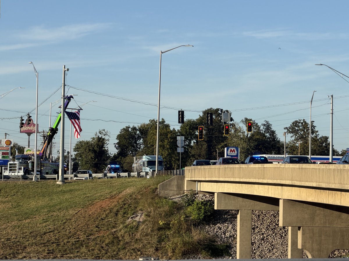 wbkotv's tweet photo. An American flag was raised in honor of fallen Kentucky State Police trooper Hayden Phillips near exit 38 of I65 https://t.co/SeC70IprOX