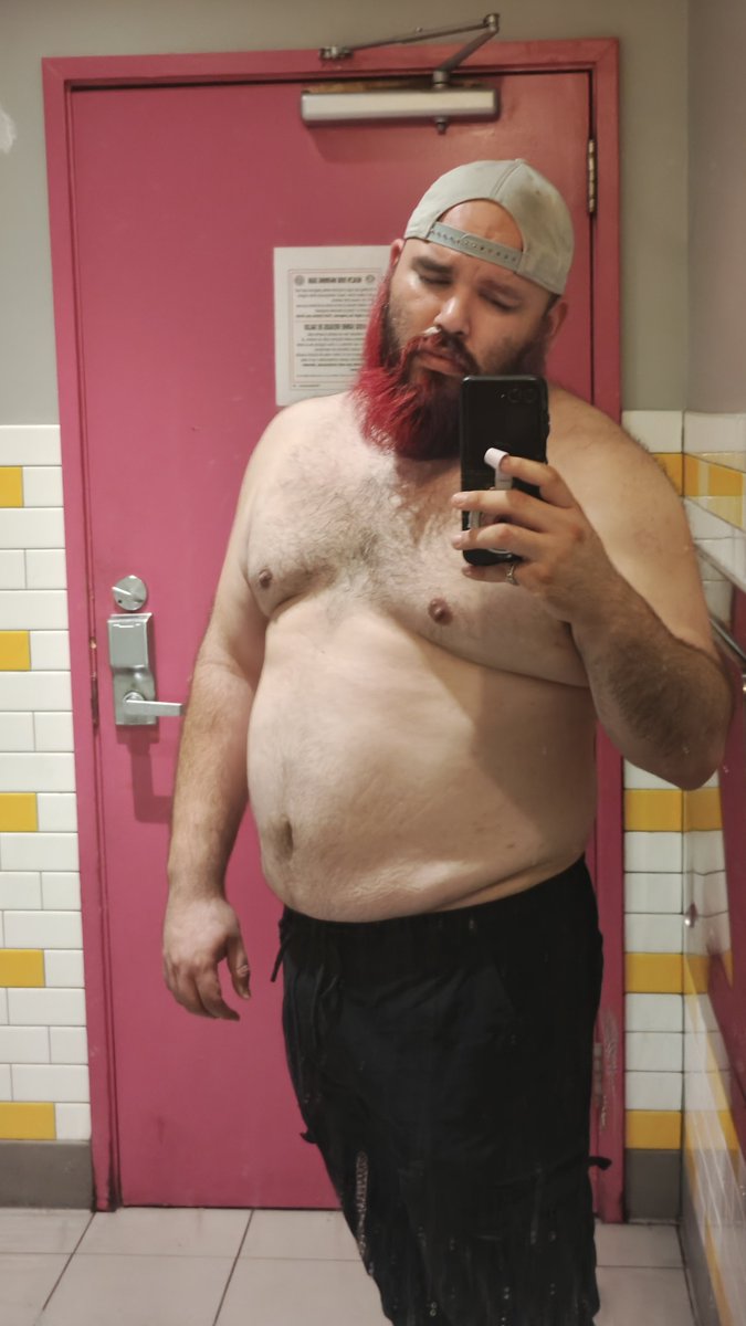 tribear108's tweet photo. I'ma bleach my beard today https://t.co/dfPVfau3DO