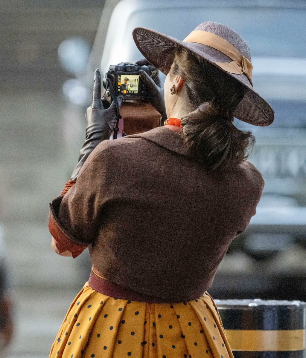 RachelWeiszNews's tweet photo. New photos of Rachel Weisz and Brendan Fraser filming The Mummy 4 in London https://t.co/m8wMoxfoMu
