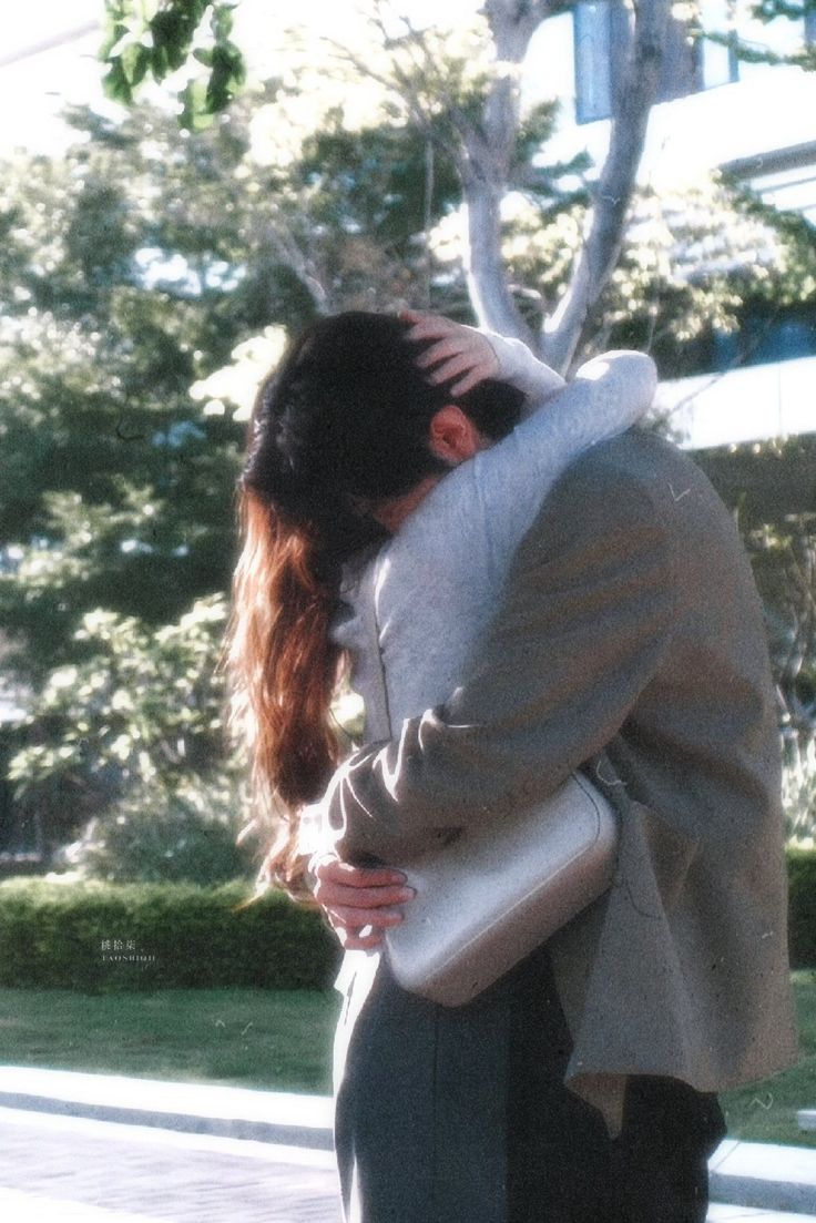 wagozaw's tweet photo. long hug https://t.co/2yuIBJAwjx