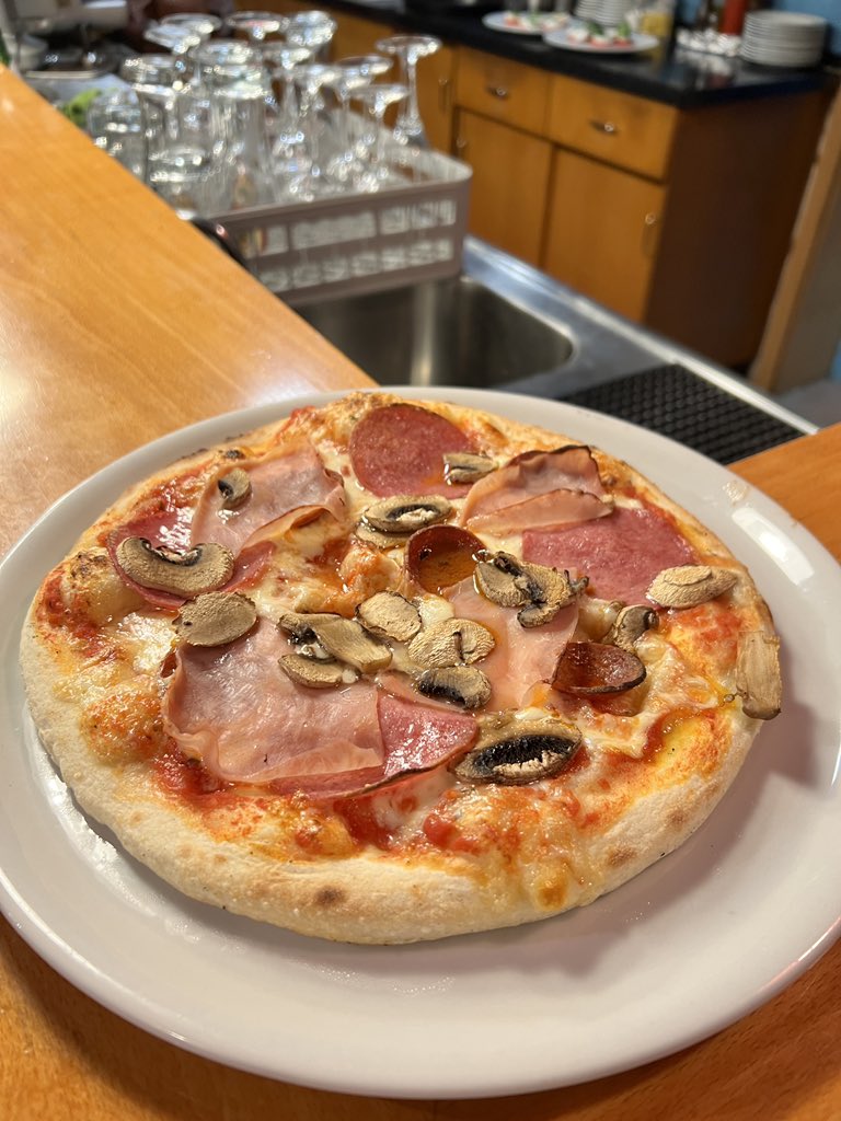 FloridaBallerDE's tweet photo. Montag ist Pizza-Tag! https://t.co/JP303S3RL6
