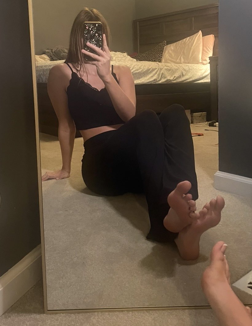 all444aurora_'s tweet photo. Go dumb for me and my soles https://t.co/LZVaMo4vIX