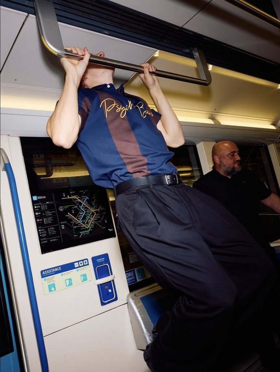 xsuzystaceyx's tweet photo. Lane hutson doing a pull up on the metro. https://t.co/KjB4zje0Zm