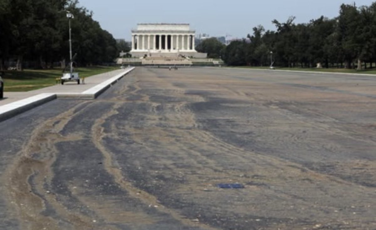 JaneotN's tweet photo. Less than two years since Biden left Washington.

The reflecting pool is grey and bleak. The East Wing and the rose garden are decimated. The Kennedy Center is shuttered. Fake filigree litters the Oval Office.

Trump cannot create anything of meaning. So he destroys. https://t.co/ZfjsNd8DGt