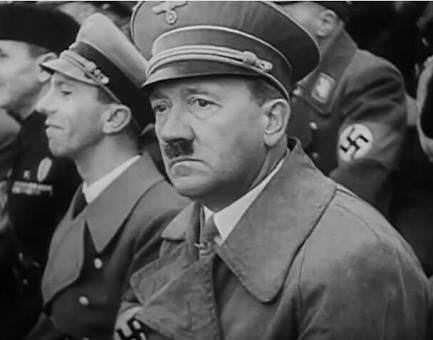 Minerva1816_'s tweet photo. hitler viendo cómo sus seguidores ahora son latinos católicos en vez de paganos blancos https://t.co/YUXzqjn4Qz