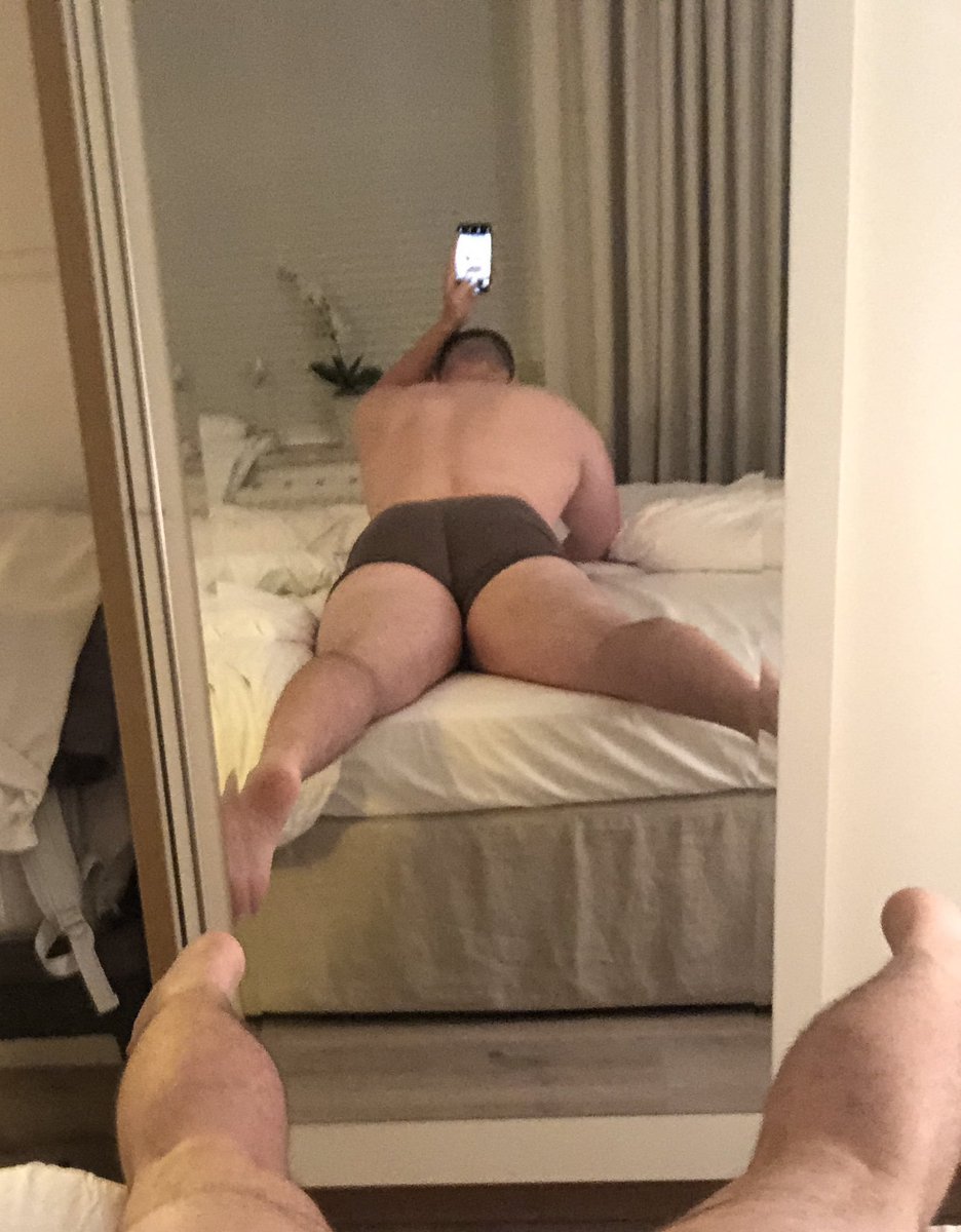 blazebear6ru2's tweet photo. You find me laying on your bed like that. What are you doing? https://t.co/EbpCDbMUkl