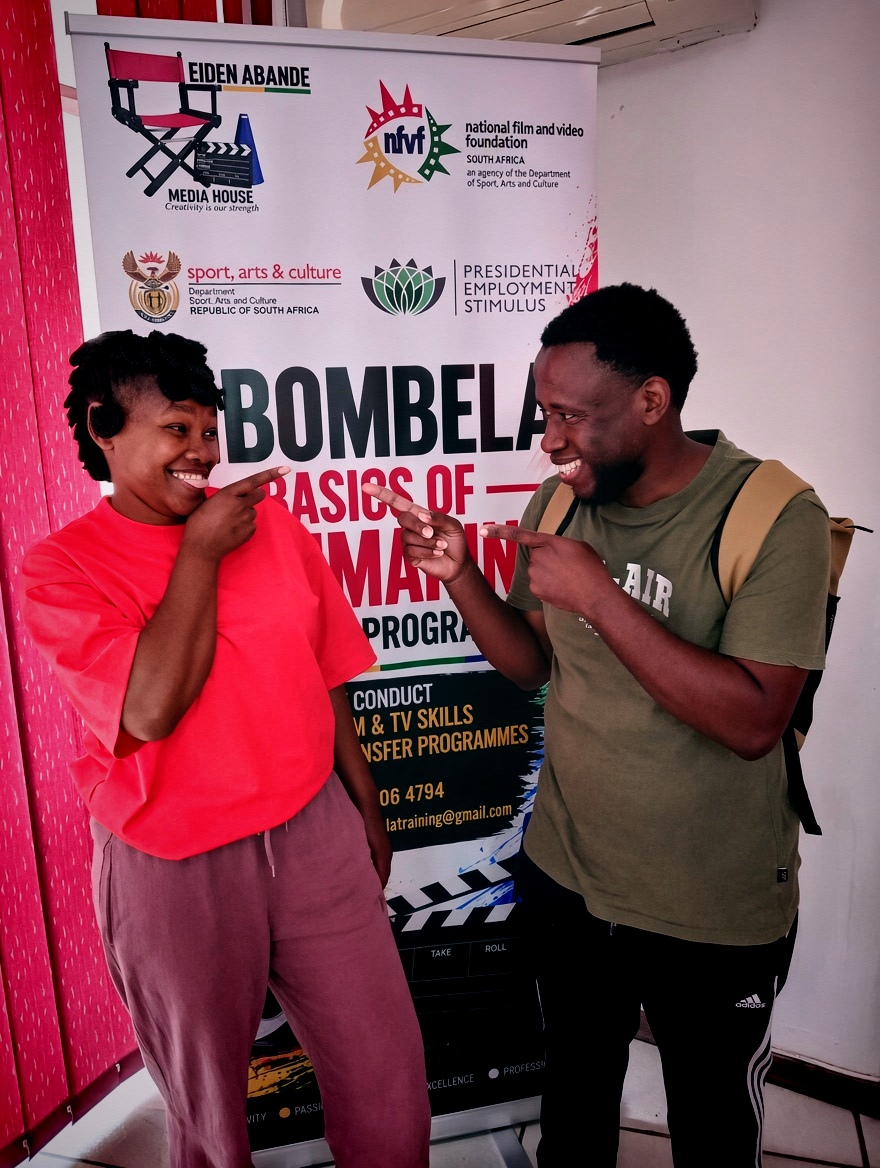 RealCI4thePro's tweet photo. π₯Ήπ€« I'm so happy to be part of the programme #ci4theproxstudios #EidenAbandeMediaHouse #Mbombela #CI4thePro @ligwalagwalaFM @mafisto27 @MafutsoMkhovu @TboyMP @sweetmikeSA @realMadumane @H_Sindane @RISEfm943 Phakama Mbombela β https://t.co/kyl32c77Ya