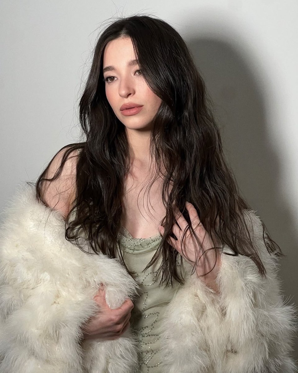 MikeyMNation's tweet photo. Mikey Madison on Method acting:

“I actually was curious because I was like, “What is Method acting?”. I tried to read a book about it, and I was like, “Ugh, can’t relate to this. Let me move on.” https://t.co/VLKrHHzNHm