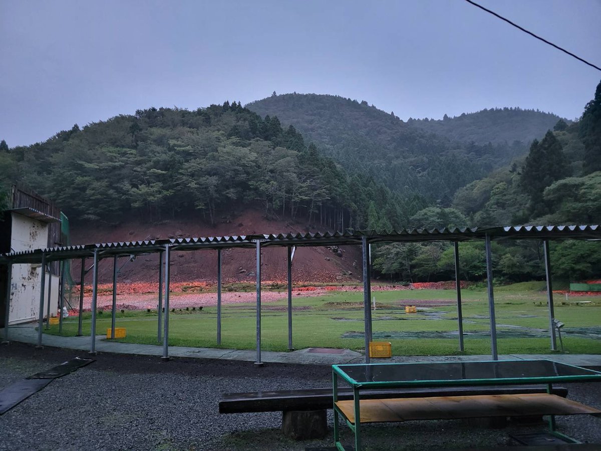 suyamashooting's tweet photo. おはようございます☀
9月29日（火）今朝の須山情報です。
天気　雨☔
気温　18℃
風　　微風
本日はB面教習射撃（午前）入っています。
しっかり雨の須山です。肌寒いので軽めの上着をご持参くださいませ。

本日も皆様のご来場スタッフ一同心よりお待ちしております。 https://t.co/03AJaiY0ii