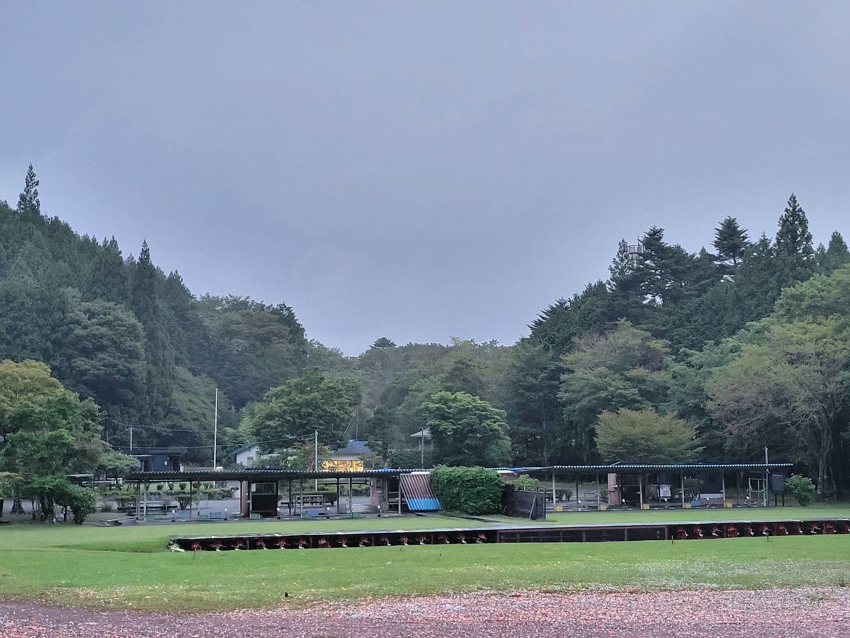 suyamashooting's tweet photo. おはようございます☀
9月29日（火）今朝の須山情報です。
天気　雨☔
気温　18℃
風　　微風
本日はB面教習射撃（午前）入っています。
しっかり雨の須山です。肌寒いので軽めの上着をご持参くださいませ。

本日も皆様のご来場スタッフ一同心よりお待ちしております。 https://t.co/03AJaiY0ii