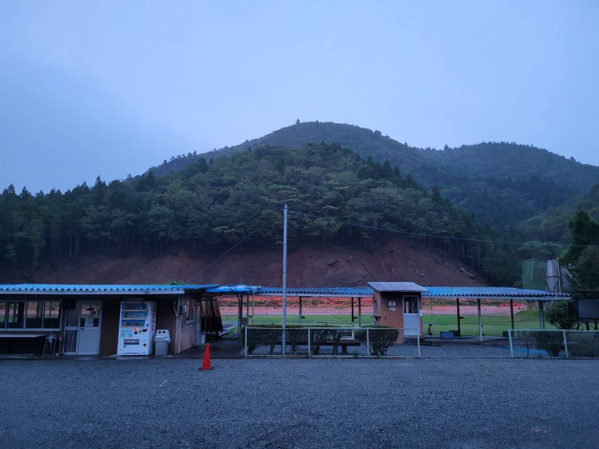 suyamashooting's tweet photo. おはようございます☀
9月29日（火）今朝の須山情報です。
天気　雨☔
気温　18℃
風　　微風
本日はB面教習射撃（午前）入っています。
しっかり雨の須山です。肌寒いので軽めの上着をご持参くださいませ。

本日も皆様のご来場スタッフ一同心よりお待ちしております。 https://t.co/03AJaiY0ii