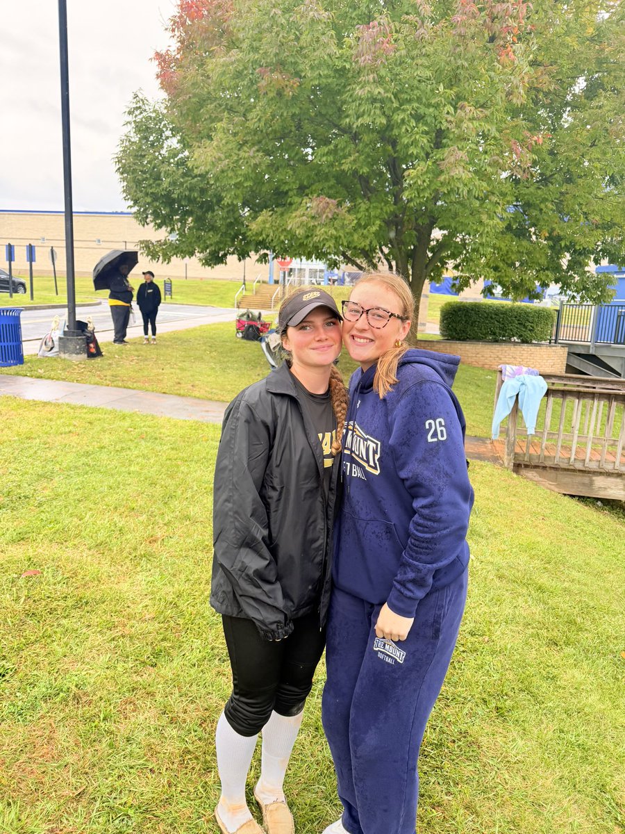 Sjbossom2010's tweet photo. Thank you @Mount_SB for having us play, even though it wasn’t the best weather i still has so much fun playing on the field and playing with my teammates. I learned many new drills from hitting with the players. I was so happy i got to see @MadisonB2026 always happy seeing her! Can’t wait to be back. @StarzGoldAPI @ExtraInningSB @DiamondAddicts @LineDsoftball