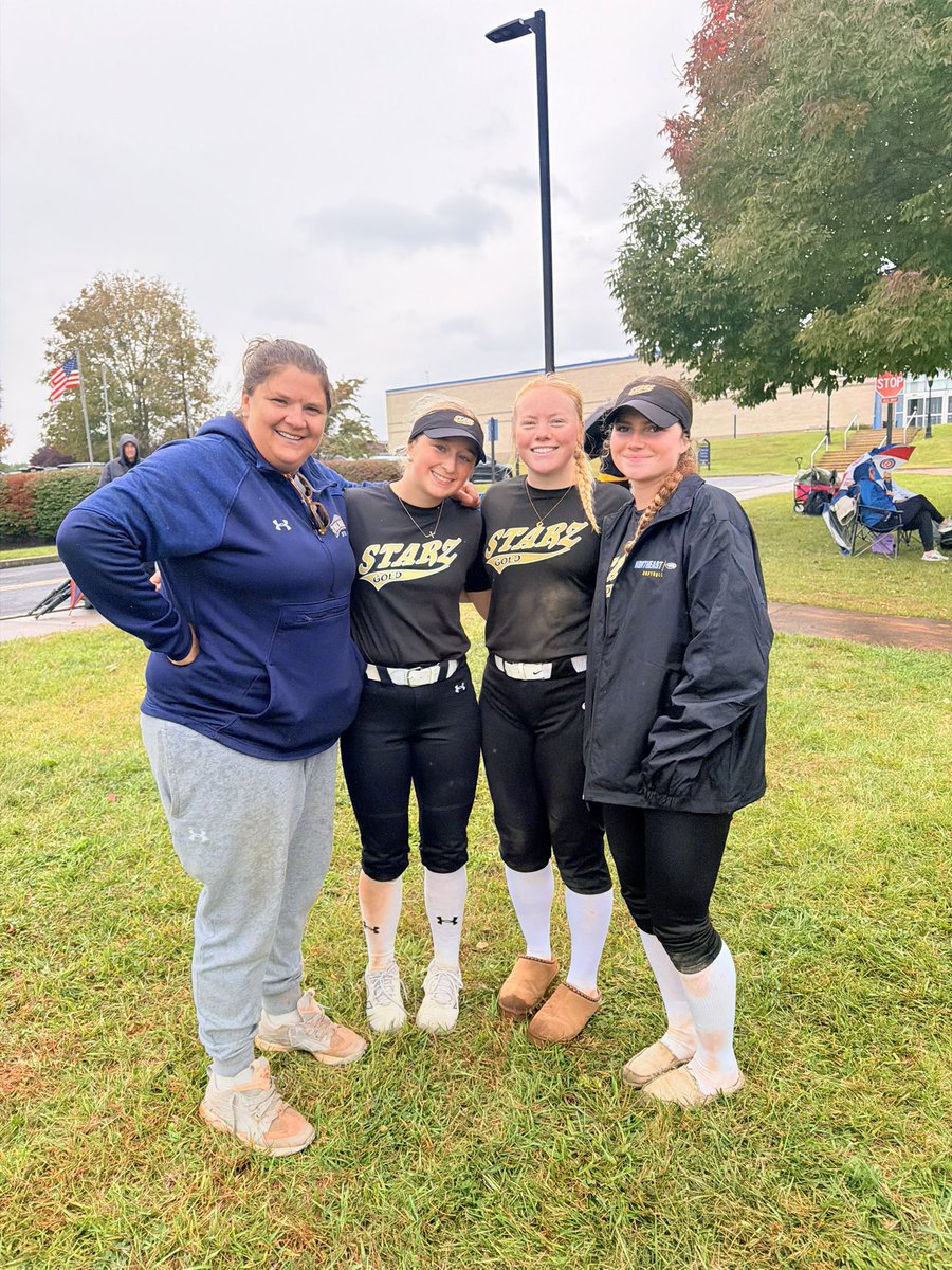 Sjbossom2010's tweet photo. Thank you @Mount_SB for having us play, even though it wasn’t the best weather i still has so much fun playing on the field and playing with my teammates. I learned many new drills from hitting with the players. I was so happy i got to see @MadisonB2026 always happy seeing her! Can’t wait to be back. @StarzGoldAPI @ExtraInningSB @DiamondAddicts @LineDsoftball
