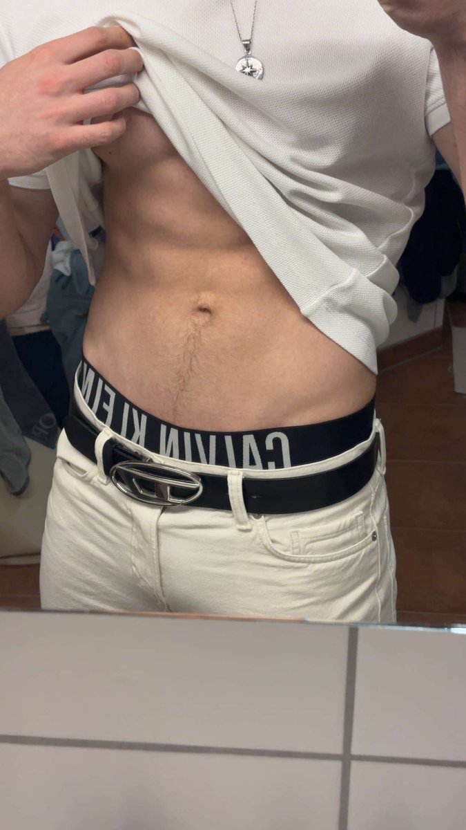 gymbrojosh's tweet photo. your favourite gym bro is back check the bio 👀 https://t.co/zVuhDvEmwd
