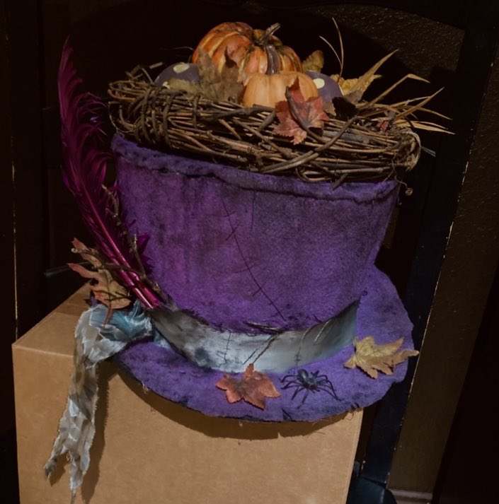 Braley_78's tweet photo. irl hayes hat halloween decoration whaaaaat😨😨😨😨😨😨😨
#towerheroes https://t.co/SPlOTDJDNt