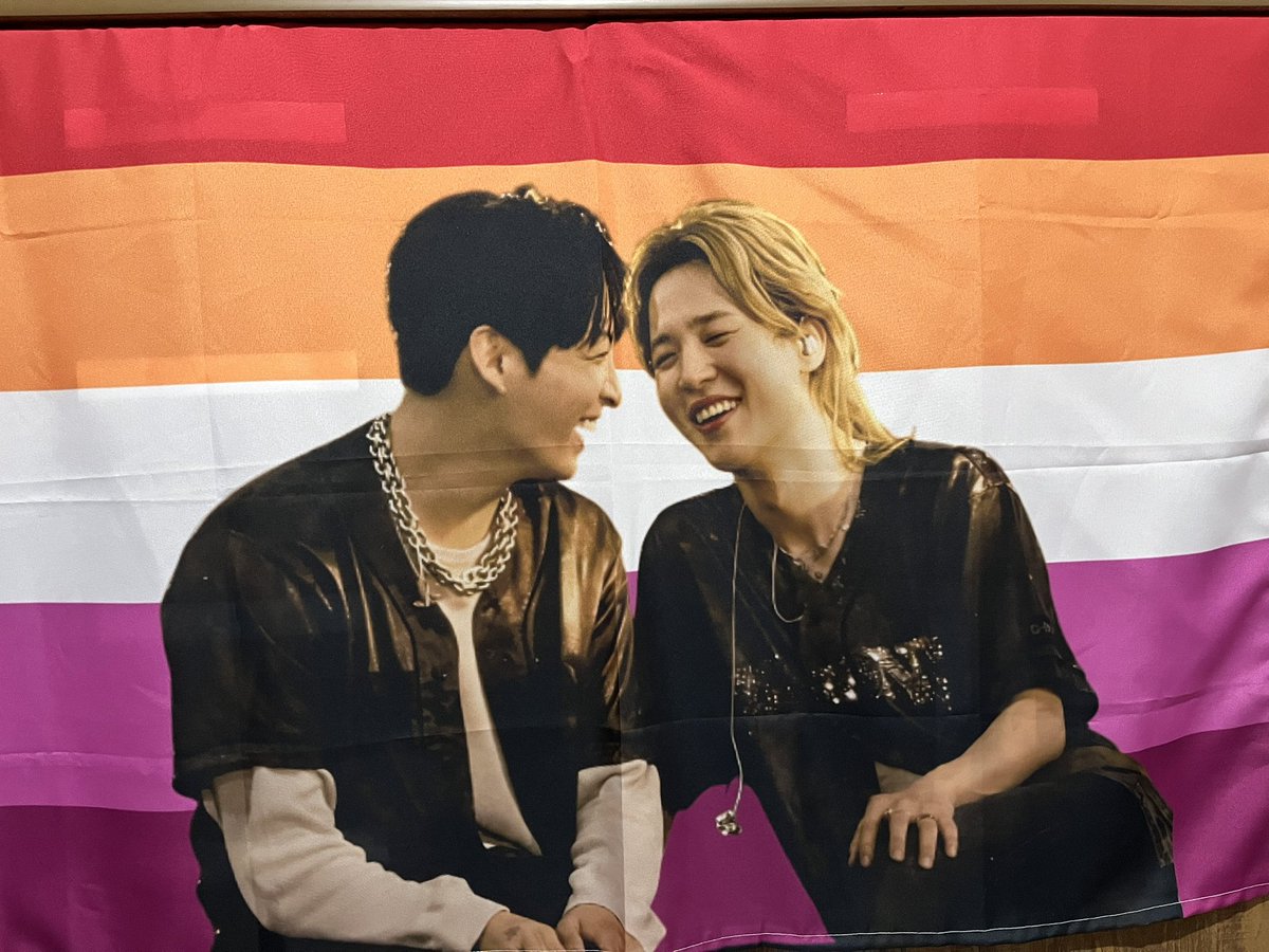 koomindots's tweet photo. fiquem tranquilas que vai ter bandeira lesbica jikook dia 30 🩷 https://t.co/ugc2LPhRcP