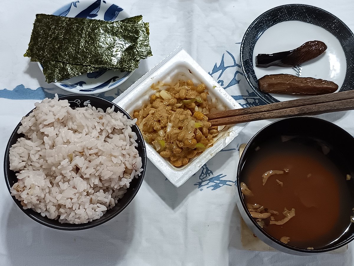 s_galileo's tweet photo. 旧暦八月十九日　友引
おはようござる。🐵
#ガリレオの朝食
いただきました。
（へ人へ） https://t.co/mPJr6aSbn1
