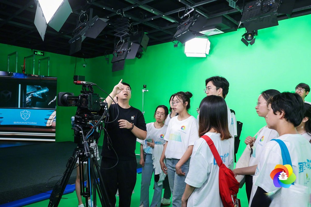 LaurettaWidl4e's tweet photo. Just clocked in at the hottest new variety show filming set! The energy here is insane—can’t wait to share all the fun moments later https://t.co/2WHzxebCQd