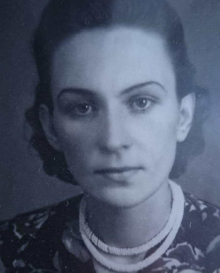 AzarovGleb's tweet photo. Моя бабушка Лидия Михайловна Азарова была очень красивая женщина! Она скончалась в 42 года. 5 Июля 1968 года. https://t.co/UjjbojbdOs