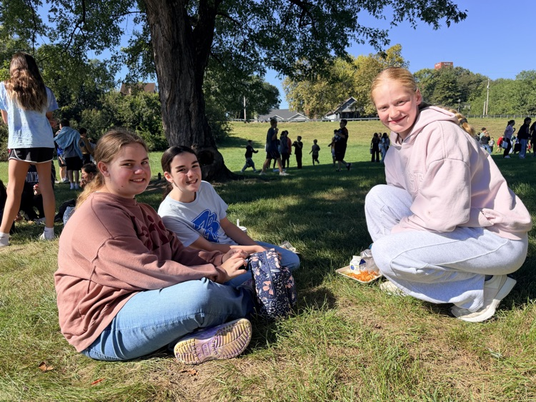 GreendaleLCSC's tweet photo. ☀️🧺 What a beautiful day for a picnic! Our Student Council hosted a school wide picnic, giving GMS students a chance to enjoy some sunshine and time together to make some great memories 🧡🖤 https://t.co/u8y0ZXm6C4