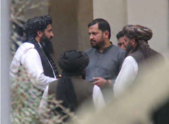stratigicitizen's tweet photo. Naveed Afridi, brother of KP CM Sohail Afridi, reportedly travelled to Afghanistan days ago and is now pictured with Taliban figures. #SohailAfridi #NaveedAfridi #Afghanistan #Taliban #KP #Pakistan #پختونخواہ_حکومت_ختم_کرو https://t.co/D1CXaGhTPT