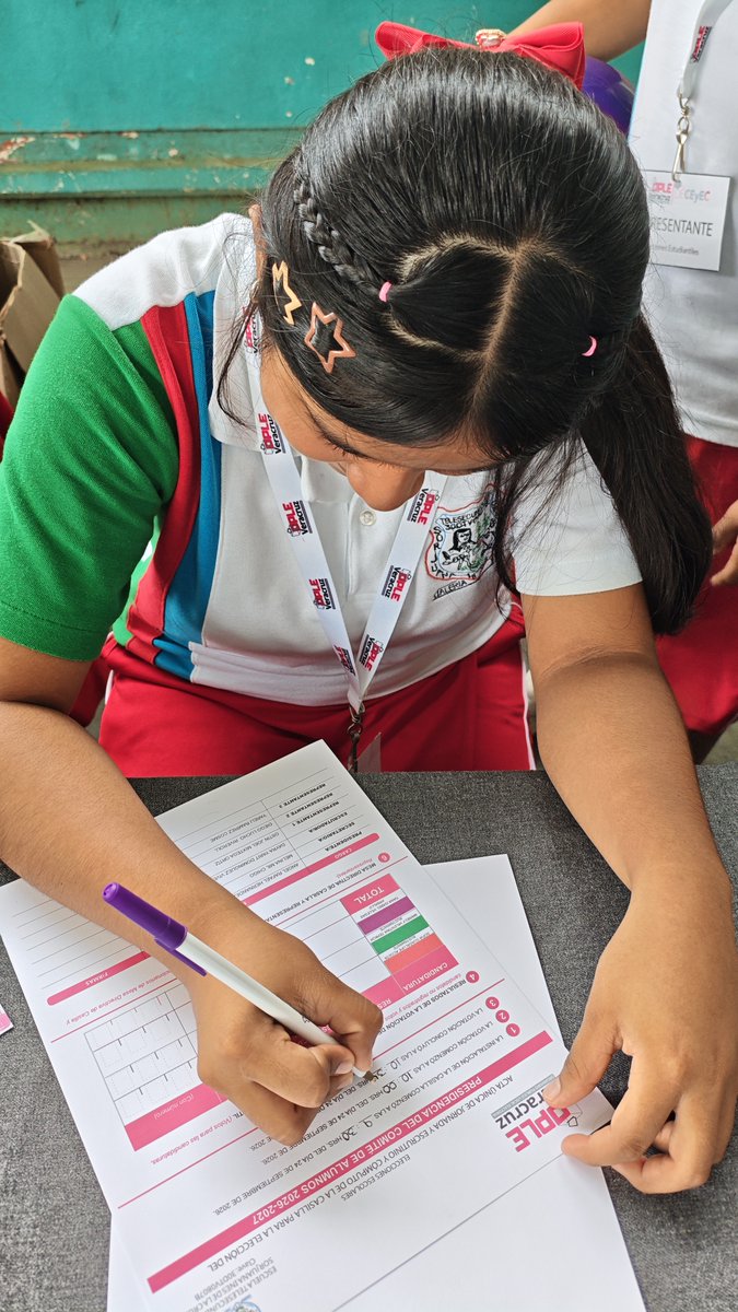 ople_Ver's tweet photo. #ActividadesOPLEV 🗳 El pasado 24 de septiembre del presente año, en coordinación con las autoridades y personal docente de la Telesecundaria “Sor Juana Inés de la Cruz” del Municipio de #SanAndrésTuxtla, Ver.,📍 el #OPLEVeracruz a través de la #DECEyEC, realizó la Jornada Electoral 🗳 para la elección Escolar Estudiantil con Urna Electrónica 📲, actividad enmarcada en el Programa Estatal de Educación Cívica y Participación Ciudadana 2024-2028, y que destaca por hacer uso de la Urna Electrónica como una forma innovadora para promover la participación de la juventud en la democracia.

#ActividadesDECEyEC #InformateYParticipa #EleccionesEscolares
