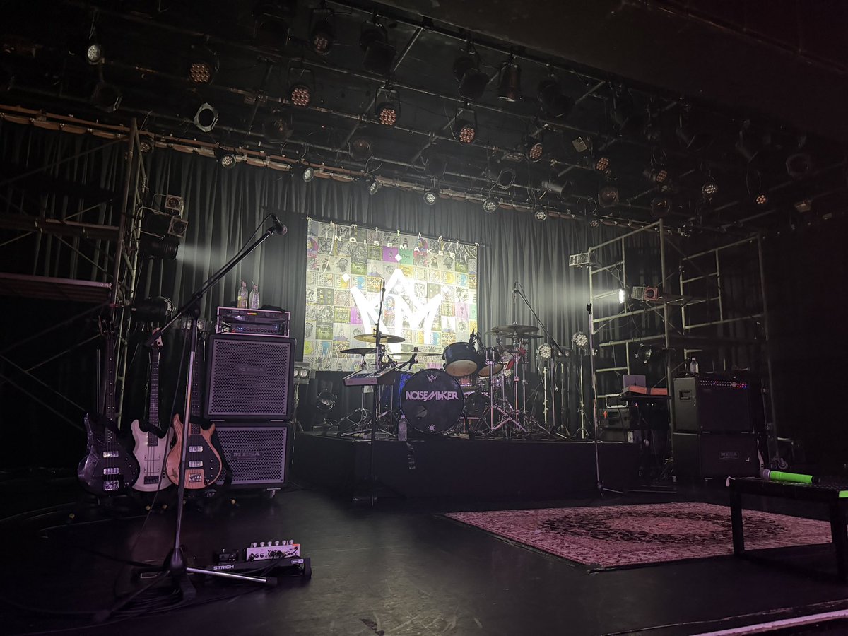 moeko0626's tweet photo. 昨日はNOISEMAKERツアー初日恵比寿でした🫶🏻
めちゃくちゃ楽しみにしてたツアーが遂に始まったよー
セトリ最高すぎ🔥
今回のツアーで久しぶりにやった曲たちが今後ちょいちょい聴けるようになるんじゃないかって期待大🥹
そしてお仲間大集合👏
美味しかっただし巻きと深夜2:30の罪な画像をそえて、、、 https://t.co/tiOOTrn0Fk