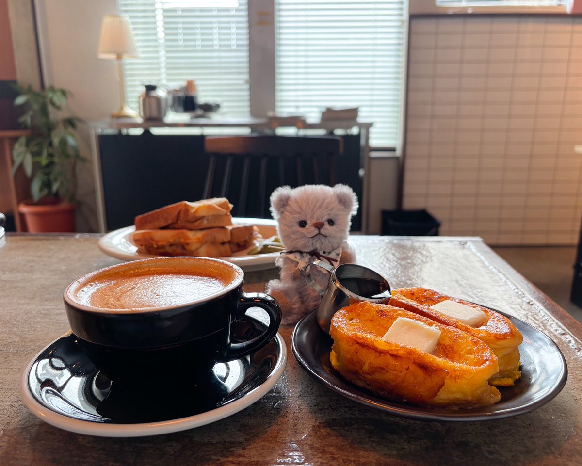 a6nui's tweet photo. 思うように作業が進んでないので、、
先日に訪れた美味しいコーヒーとフレンチトーストのおしゃれなお店をあげておきますฅ ̳• ·̫ • ̳ฅ
『WISE MAN COFFEE』 
https://t.co/tIVAMsdotW

 #テディベア  #ぬい撮り #カフェ https://t.co/Mmj1nUeWBD