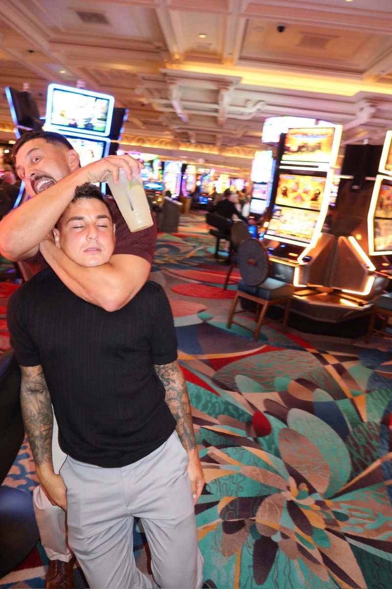 risyfredster's tweet photo. vegas got me in a headlock. not complaining https://t.co/PXOvqCWi9J