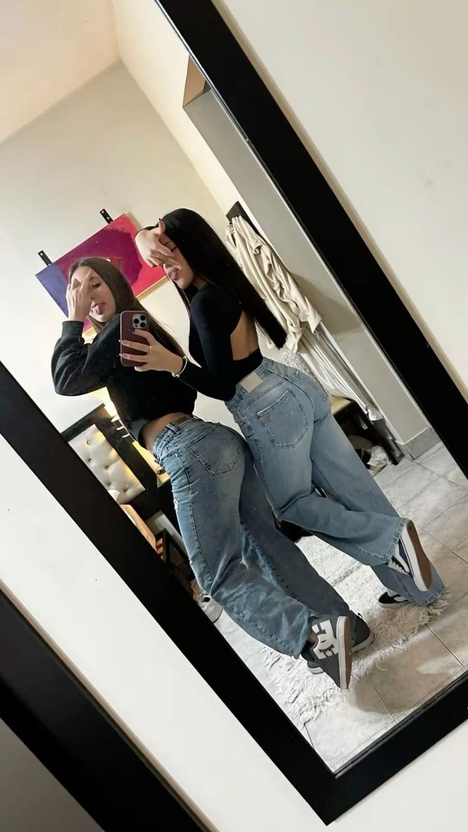 __sarahblackk's tweet photo. nosotras siempre xq si sabemos q son los códigos y no nos juntamos con alguien q lastimo a la otra, te amo, mi mejor amiga en el mundo💘 https://t.co/SVvGiAuKpo