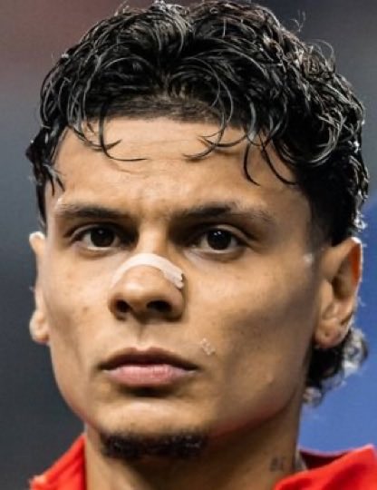 Eltochee's tweet photo. Colombiano                       Mexicano
Promedio                            Promedio https://t.co/4K4FS21XTp
