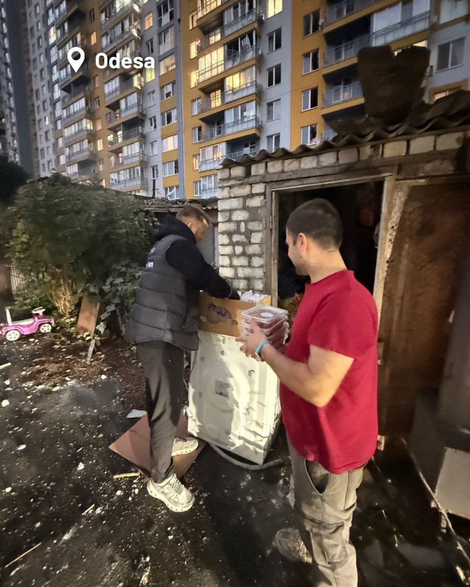 WCKitchen's tweet photo. Today, Russian strikes across Ukraine damaged homes and civilian infrastructure, killed at least seven people, and injured dozens more. WCK teams were on the ground in several impacted communities to provide immediate support to families and first responders.

📍 Kyiv: Drone strikes hit the National Academy of Sciences of Ukraine, a medical center, and the city’s main food market. We served hot meals and drinks to residents and emergency teams, and also distributed gas stoves to people whose homes were damaged.

📍 Kharkiv: An attacks on a residential high-rise damaged several floors and injured dozens of people, including children. Our teams were on site with hot meals, sandwiches, and warm drinks as soon as search and rescue efforts were underway.

📍 Odesa: After strikes in residential areas, we provided meals, snacks, and water to support emergency response teams leading recovery efforts as well as impacted residents.

#ChefsForUkraine
