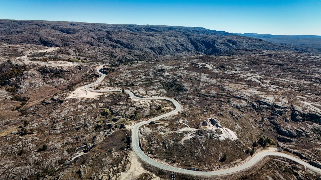ManuelCalvoCba's tweet photo. El nuevo Camino de Los Gigantes va a transformar la conexión entre Punilla y Pocho y abrir nuevas oportunidades para el oeste cordobés. La RP 28 avanza como corredor estratégico para mejorar la circulación y potenciar el turismo y la producción. 
#HacerParaCrecer https://t.co/ltGmsBpMaw