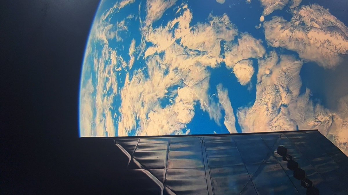 7868uu's tweet photo. That's really cool 😎 @elonmusk @SpaceX https://t.co/Ntj69gf5Jc