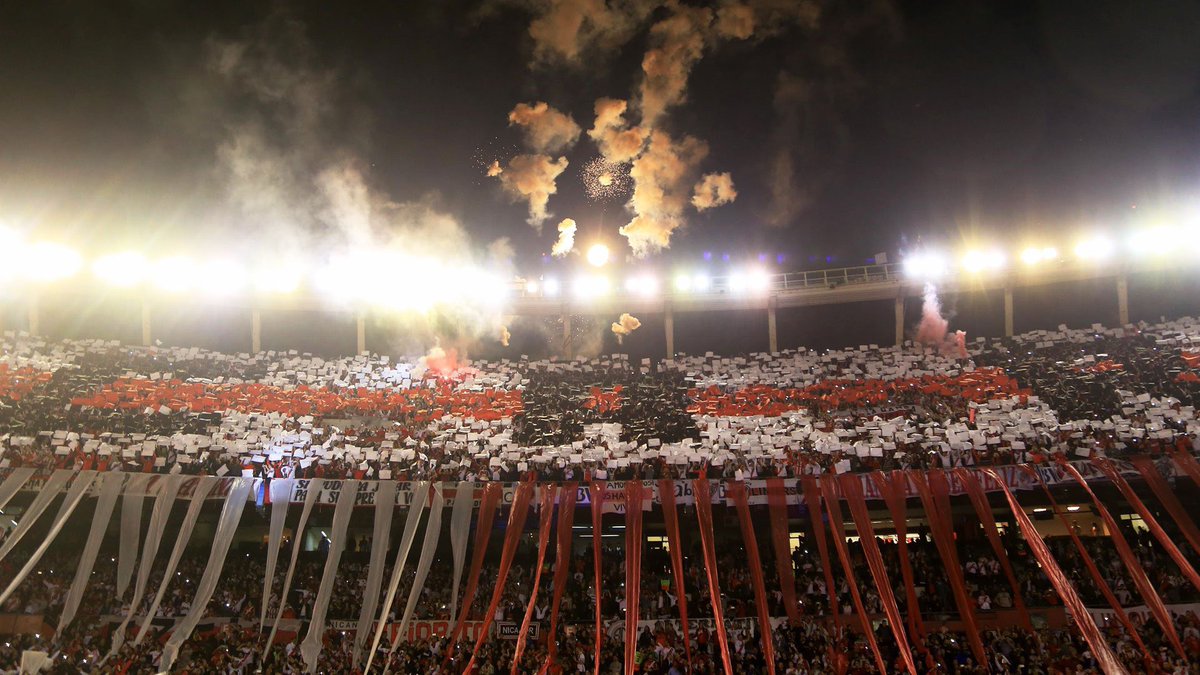 cris__ese's tweet photo. La que más entradas vendió estando en la B
La del mejor recibimiento de la historia
La que junta 80 mil personas todos los domingos
La que más gente llevo a Japón
La de la bandera más larga del mundo y los 100 mil para movilizarla

La mejor de todas, la hinchada de River https://t.co/3vWwCHBh4q
