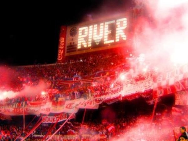 cris__ese's tweet photo. La que más entradas vendió estando en la B
La del mejor recibimiento de la historia
La que junta 80 mil personas todos los domingos
La que más gente llevo a Japón
La de la bandera más larga del mundo y los 100 mil para movilizarla

La mejor de todas, la hinchada de River https://t.co/3vWwCHBh4q