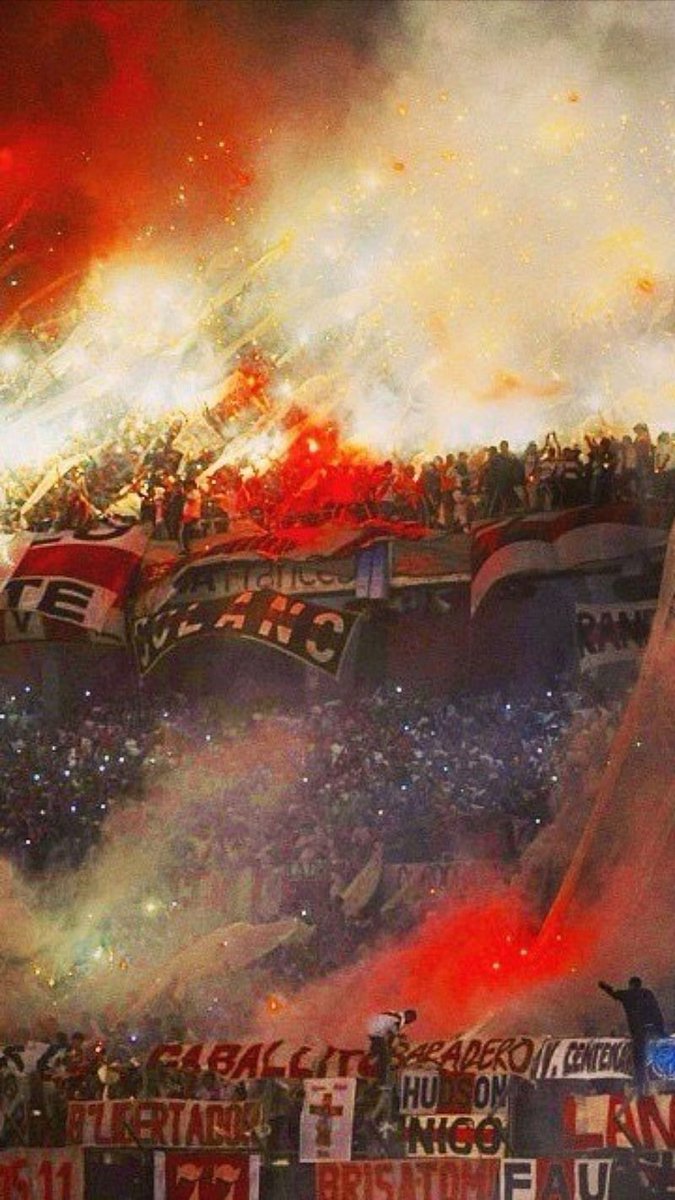 cris__ese's tweet photo. La que más entradas vendió estando en la B
La del mejor recibimiento de la historia
La que junta 80 mil personas todos los domingos
La que más gente llevo a Japón
La de la bandera más larga del mundo y los 100 mil para movilizarla

La mejor de todas, la hinchada de River https://t.co/3vWwCHBh4q