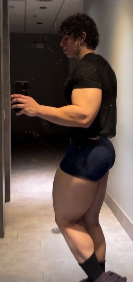 MuscleAdonis's tweet photo. ya'll miss me? 👀 https://t.co/5HDv1E2lJ8