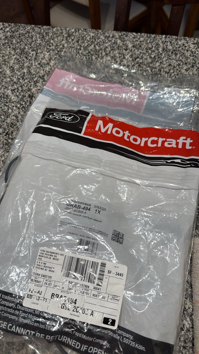 vispojuan's tweet photo. Llego el regalito para @MaxiMostajo 
Pobre x3… lo que les espera

Y de paso unos sensores de ABS para Mondeo ! @dtmimports https://t.co/P6ulH4XKrP