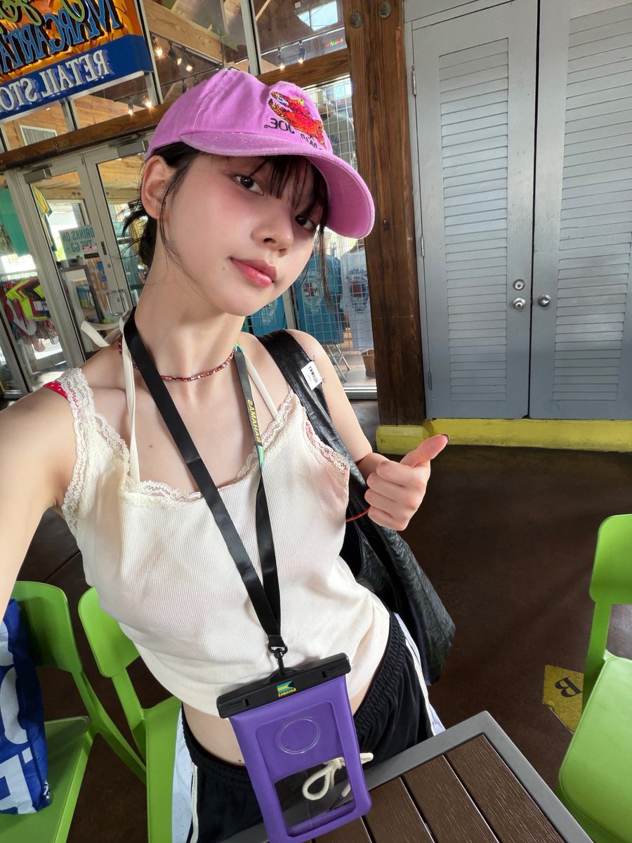 yjiminbluu's tweet photo. jimin just posted the girlwifehusband dump of a lifetime https://t.co/G3V3QIp8xp