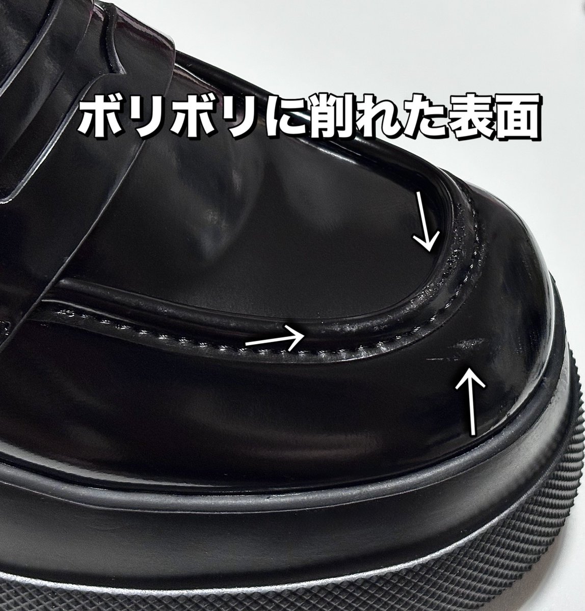 ikaretamenonui's tweet photo. 買って早々に転んでしまいエナメルをボリボリに削ってしまったローファー、100均の合皮とラインストーンでお花を咲かせてみた🌼心なしかローファーも誇らしげ https://t.co/GGqO44QGkq