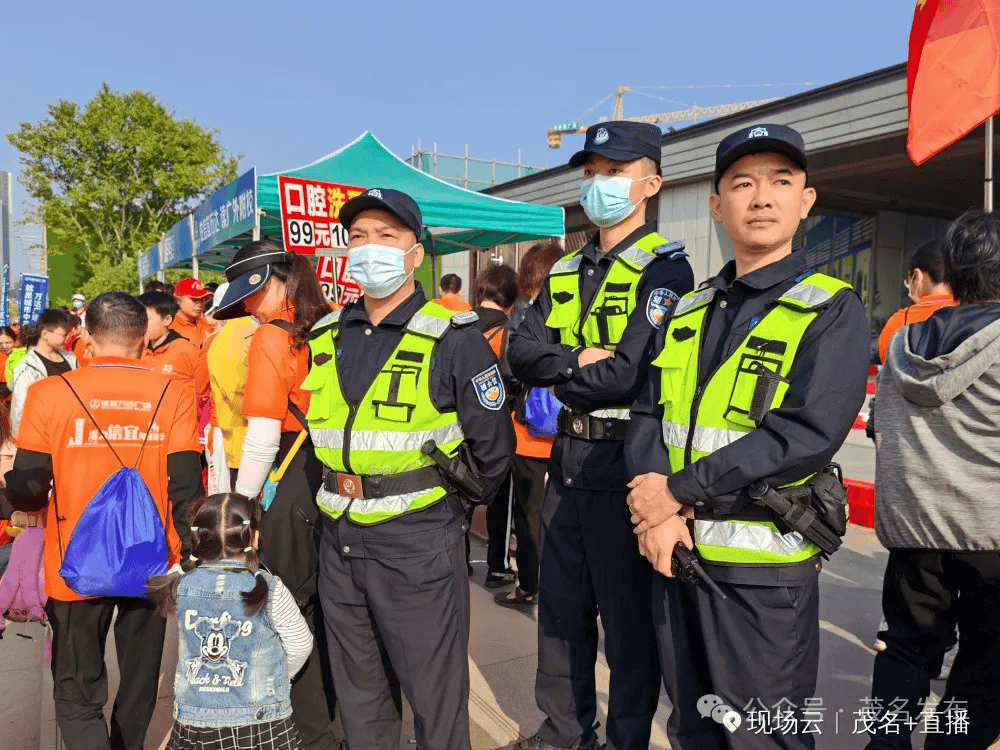 nyxfx6794's tweet photo. Hot patrol约胤, ready to keep order! https://t.co/aLxGB0CCRh