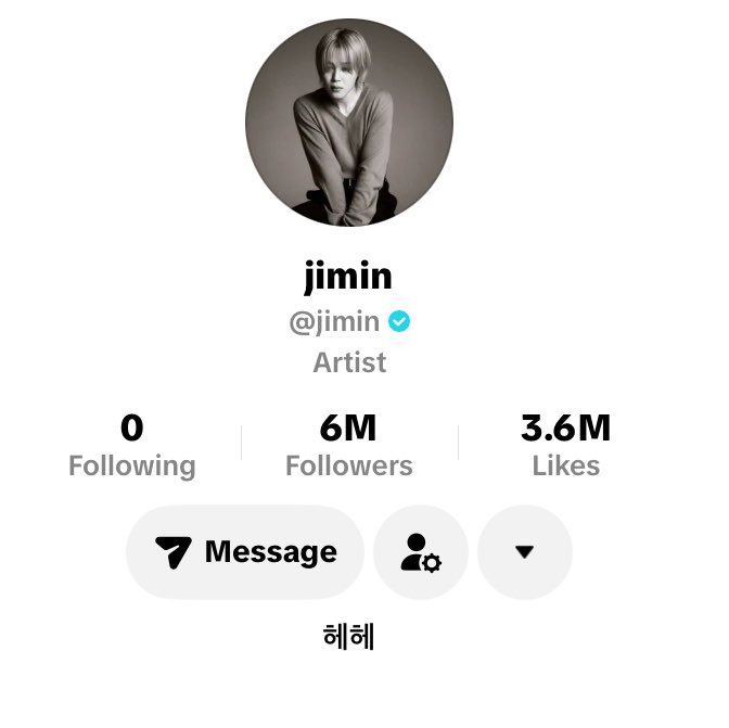 pjm_search's tweet photo. 6 MILHÕES DE SEGUIDORES NO TIKTOK! 🎉🔥 
O impacto do nosso garotinho é indescritível. mesmo sem postar nada por muito tempo, o fandom sempre esteve aqui pronto para lotar a casa dele! 
Parabéns, Jimin! Você é gigante 🤍🐥
 #JIMIN #BTS https://t.co/1mm8QxJwo1