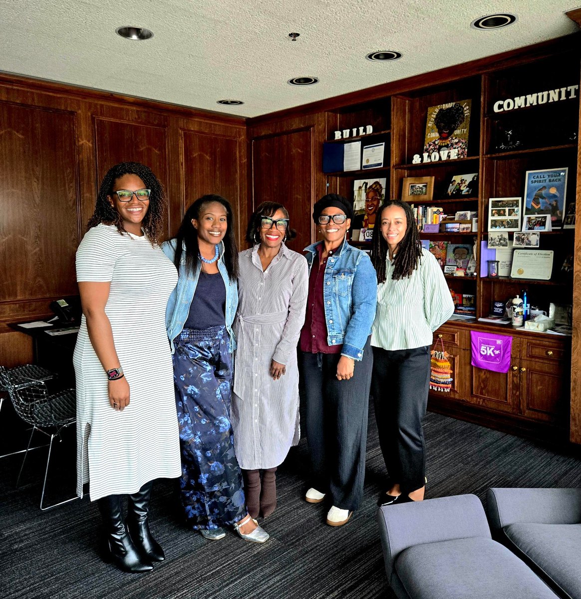 D4Commish's tweet photo. So glad to welcome the @IrthApp  team to my office today! Irth gathers reviews from Black and brown families about their maternity care to improve care and accountability. Grateful for their partnership and excited to see them expand in Hennepin County. https://t.co/34SEW9O2Xn https://t.co/nkIcFkvVvv