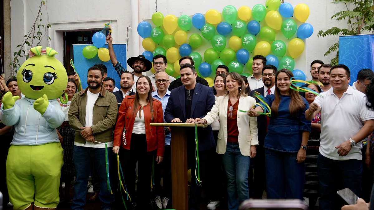luicacerg's tweet photo. Crecimos, nos organizamos y construimos este camino paso a paso 🌱 

Hoy Raíces inicia una nueva etapa: ya somos partido político.

#raices #Guatemala #raicesguate #comunidad https://t.co/fQfQrZHhRr