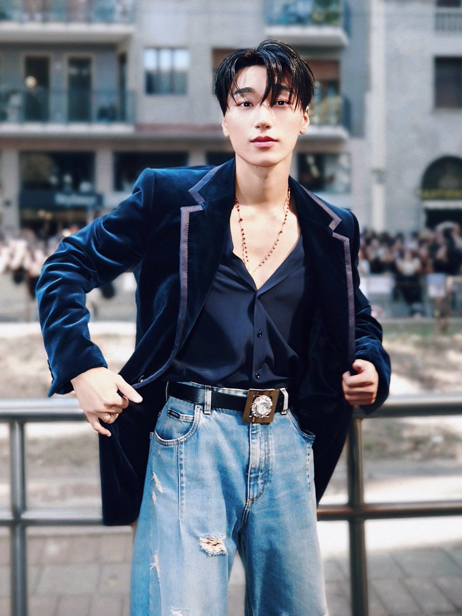 allforsan710's tweet photo. Letizia Campanella (photographer)
CHOI SAN AT DGSS27
#CHOISAN #SANxDOLCEGABBANASS27 #DGSS27 #DOLCEGABBANA
@dolcegabbana @ATEEZofficial https://t.co/DSaAGCnI1Y