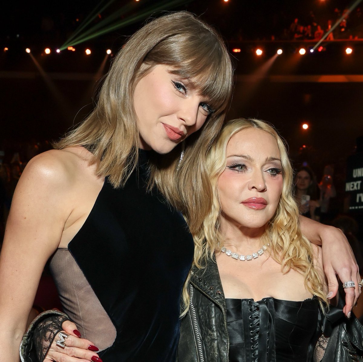 updatecharts's tweet photo. 🚨 O #VMAs deste ano quebrou o RECORDE de MAIOR AUDIÊNCIA e se tornou o MAIS ASSISTIDO em 11 ANOS.

Segundo dados da Nielsen, a premiação atraiu uma média de 8,4 MILHÕES de telespectadores, um aumento de 51% em relação ao ano passado. https://t.co/xRYVIyEAaO
