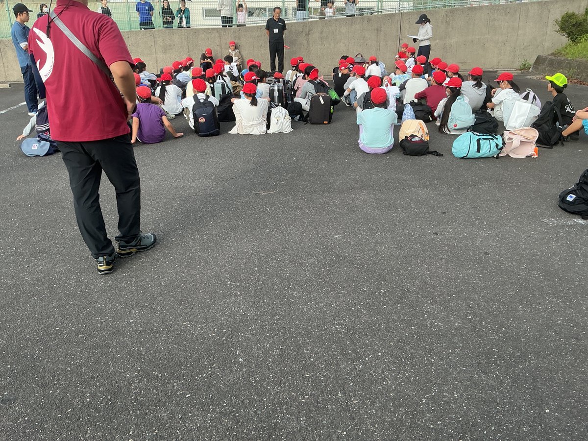 nishihara_esc's tweet photo. ５年生が宿泊学習に出発します。 https://t.co/ROWkPVkFSw