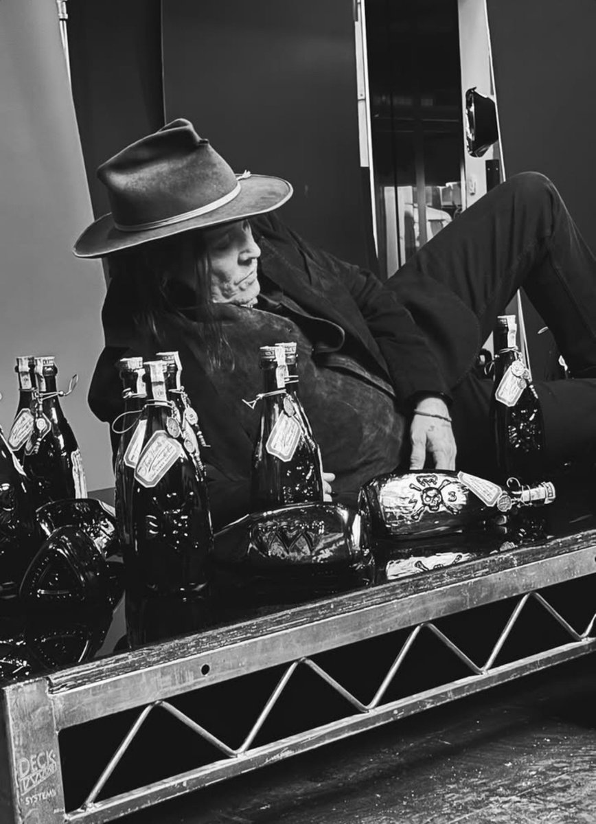 deppbrazilfc's tweet photo. HOT! ❤️‍🔥 New pic of Johnny Depp via michaelgaskell_com (IG)

@ThreeHeartsRum https://t.co/RlENVVUywg