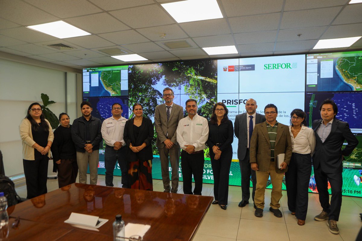 SerforPeru's tweet photo. 🤝🏻🌳 SERFOR y Banco Mundial articulan esfuerzos para impulsar el desarrollo forestal sostenible.

Durante una reunión técnica, revisaron la ruta de trabajo de un programa orientado al manejo forestal comunitario y la restauración de ecosistemas degradados. 🌱 https://t.co/LZzhRtAwIn